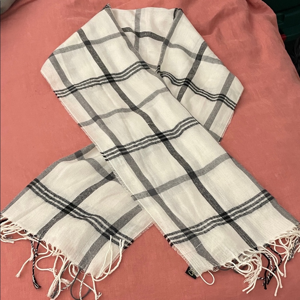 Vintage white and gray scarf